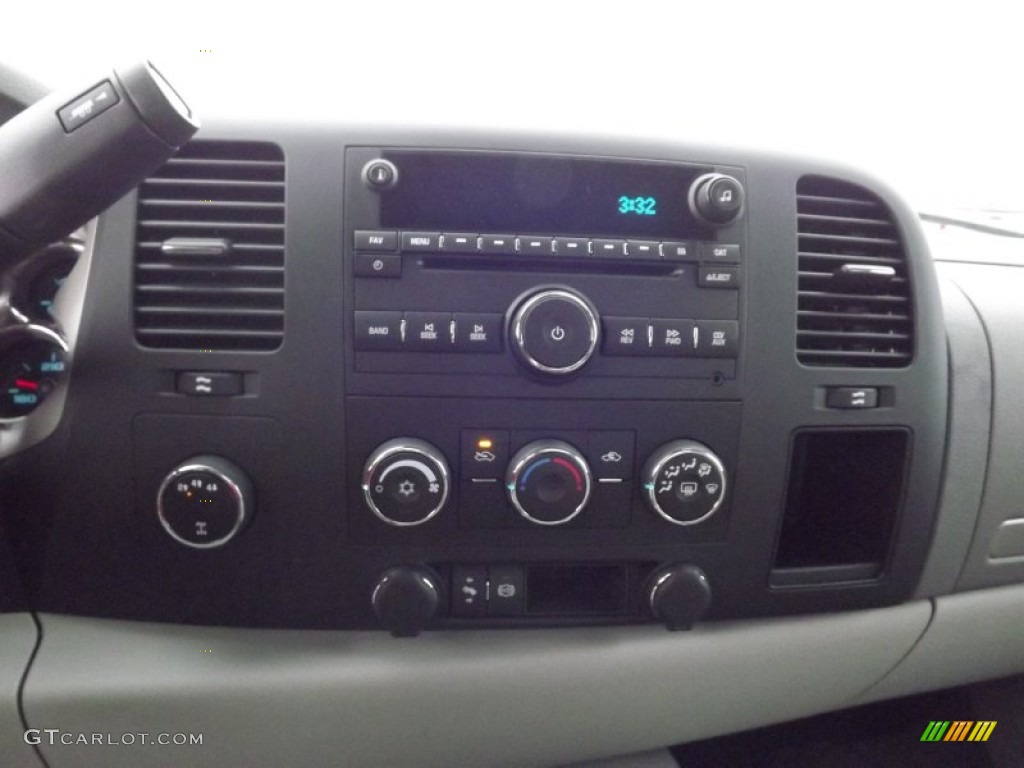 2013 GMC Sierra 3500HD SLE Crew Cab 4x4 Dually Chassis Controls Photos