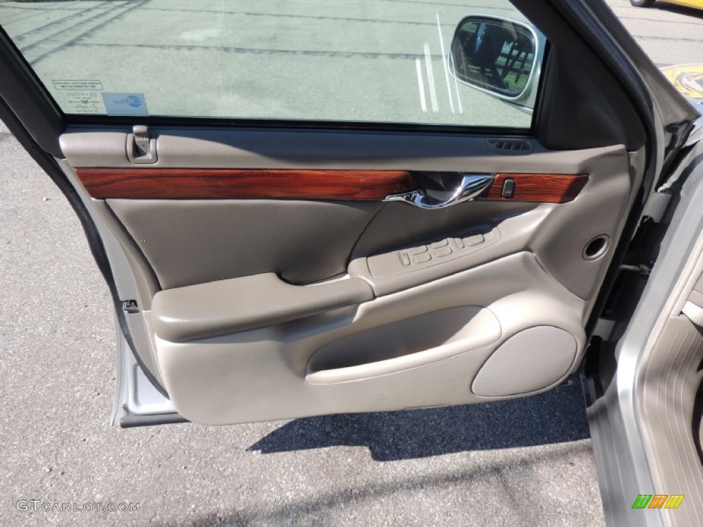 2005 DeVille Sedan - Light Platinum / Shale photo #15