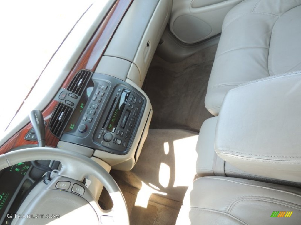 2005 DeVille Sedan - Light Platinum / Shale photo #22