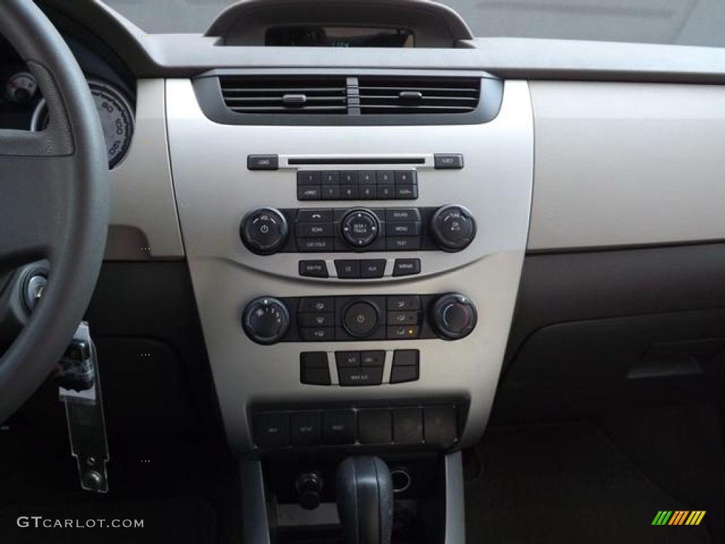 2008 Focus SE Sedan - Vermillion Red / Medium Stone photo #17