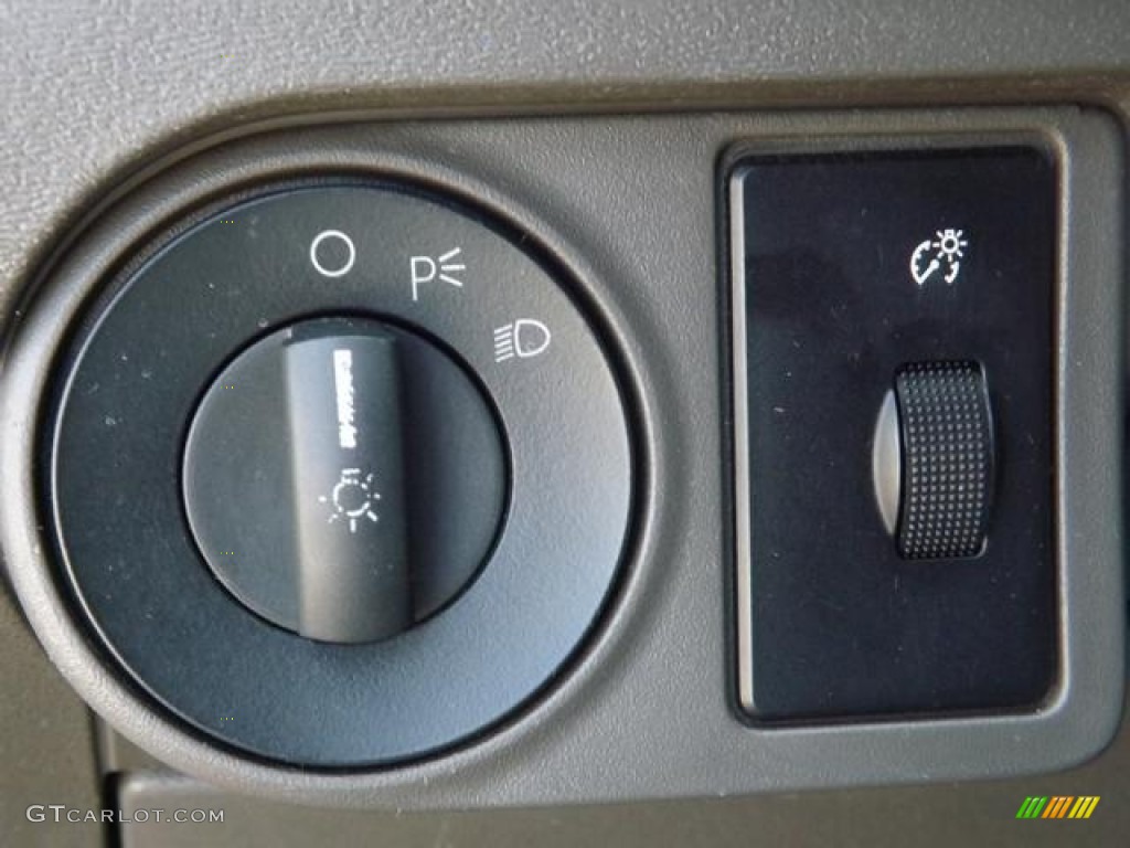 2008 Focus SE Sedan - Vermillion Red / Medium Stone photo #20