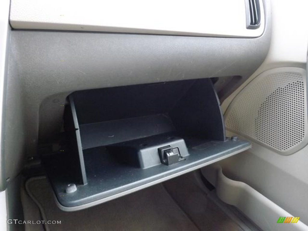 2008 Focus SE Sedan - Vermillion Red / Medium Stone photo #22