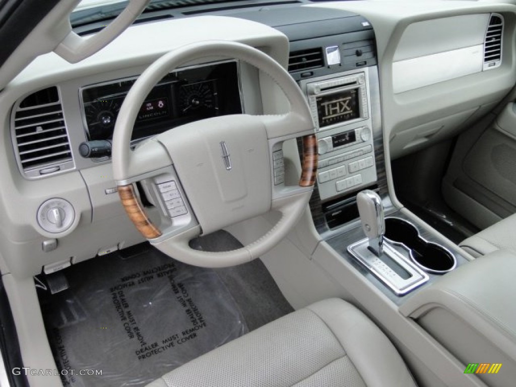 Stone/Charcoal Interior 2007 Lincoln Navigator L Ultimate 4x4 Photo #77895670