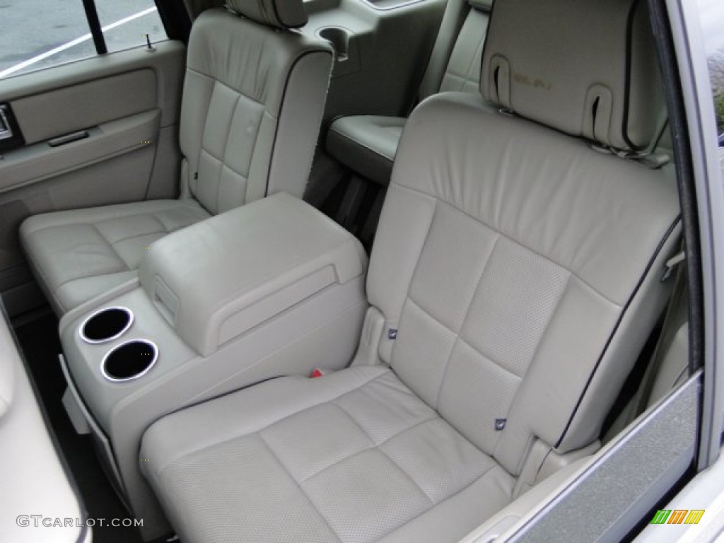 2007 Lincoln Navigator L Ultimate 4x4 Rear Seat Photo #77895741