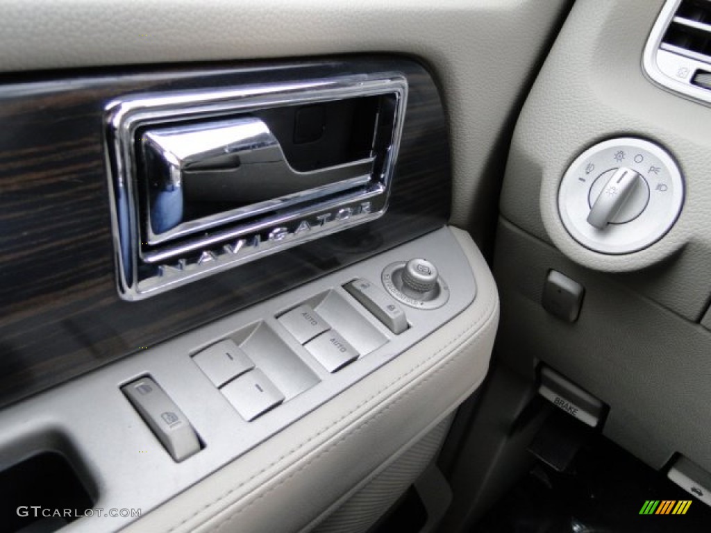 2007 Lincoln Navigator L Ultimate 4x4 Controls Photo #77895946
