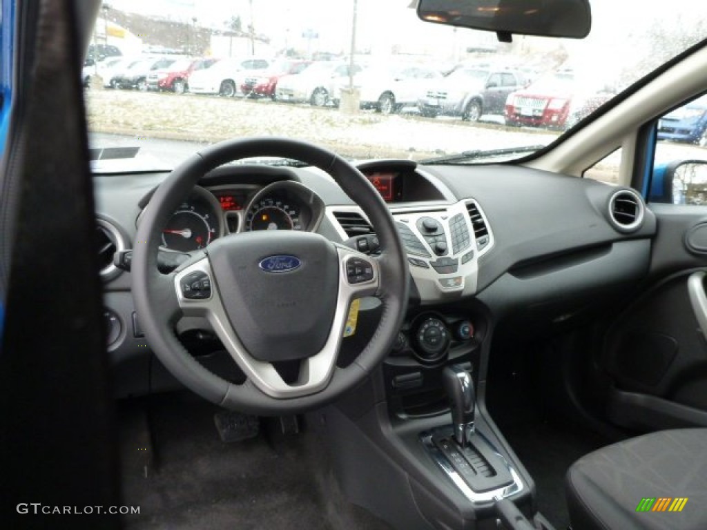 2013 Fiesta SE Sedan - Blue Candy / Charcoal Black photo #10