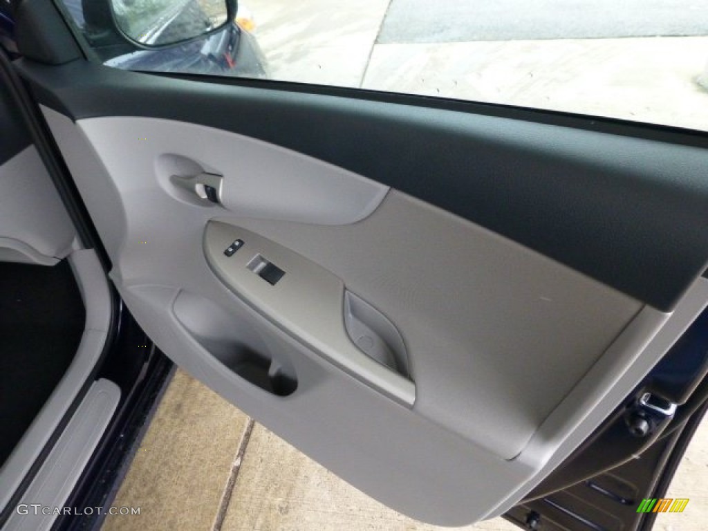 2013 Toyota Corolla LE Ash Door Panel Photo #77902123