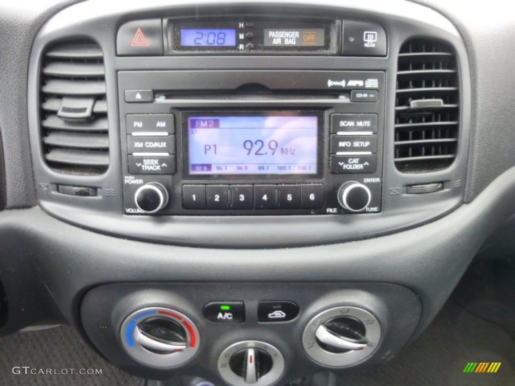2010 Hyundai Accent GS 3 Door Controls Photo #77904181