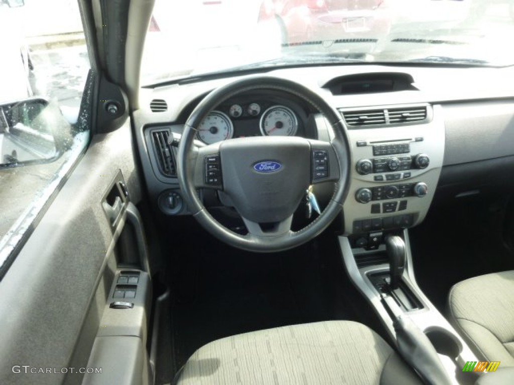 2008 Ford Focus SE Sedan Charcoal Black Dashboard Photo #77906368