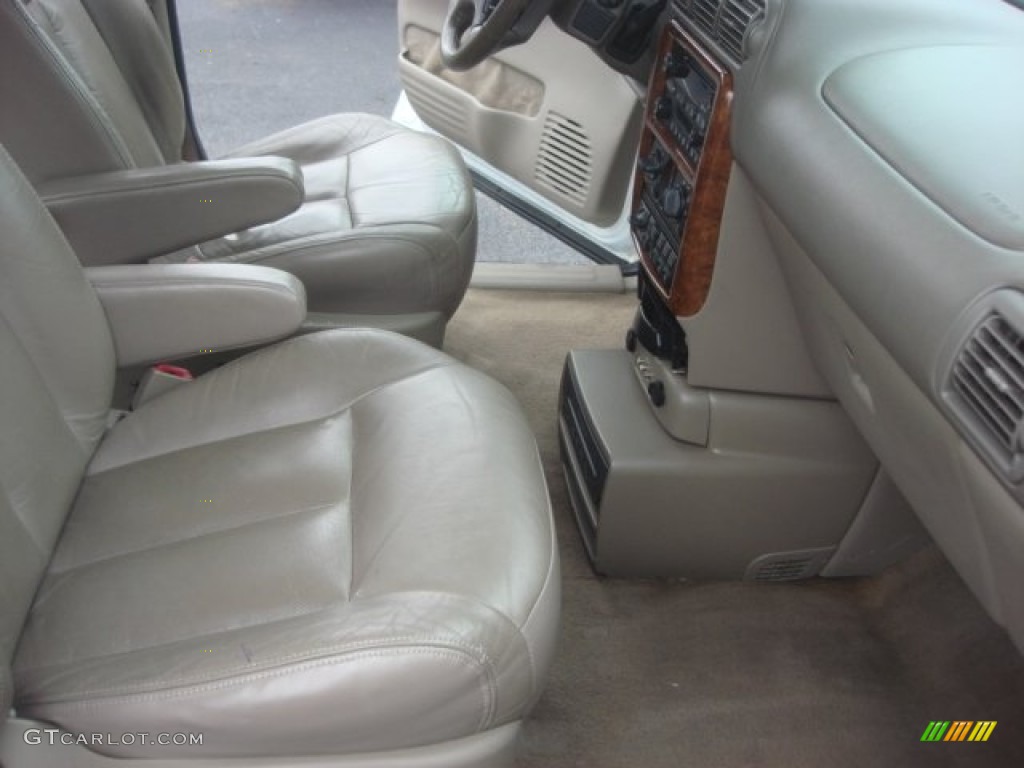 2001 Silhouette Premier - Arctic White / Beige photo #20