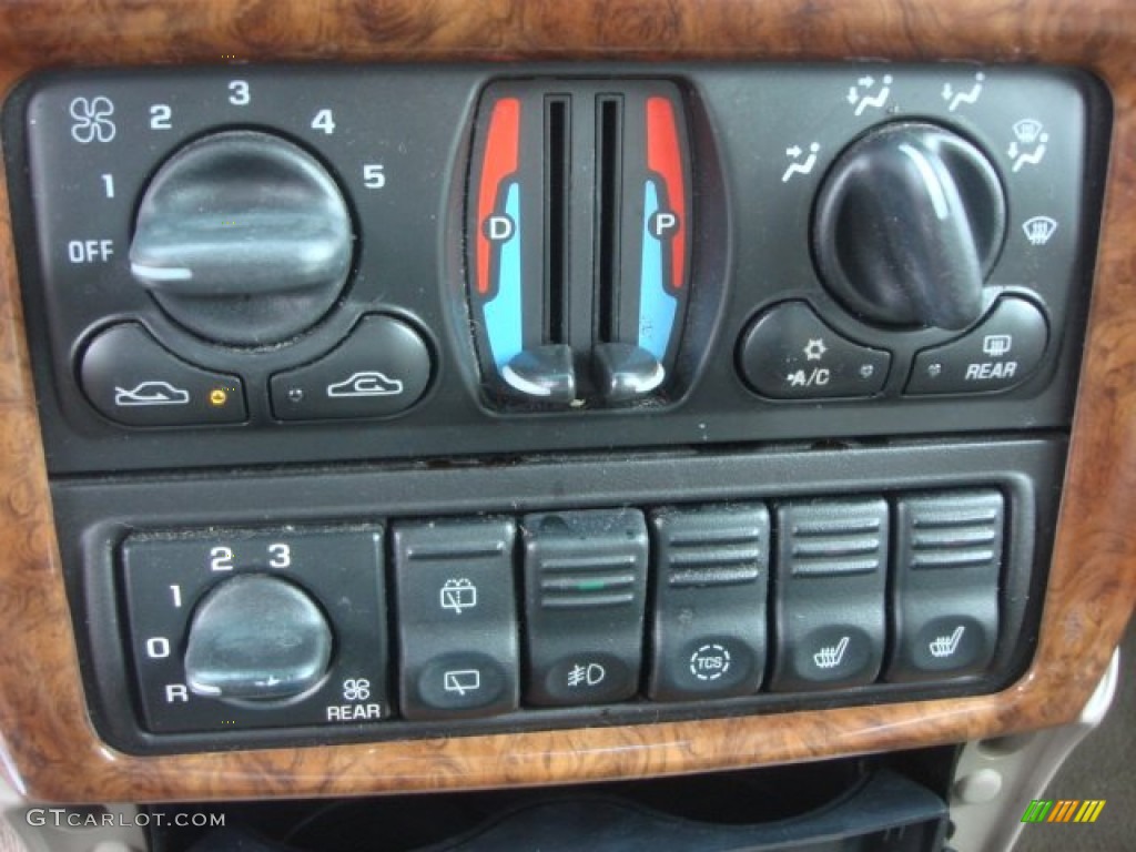 2001 Oldsmobile Silhouette Premier Controls Photos