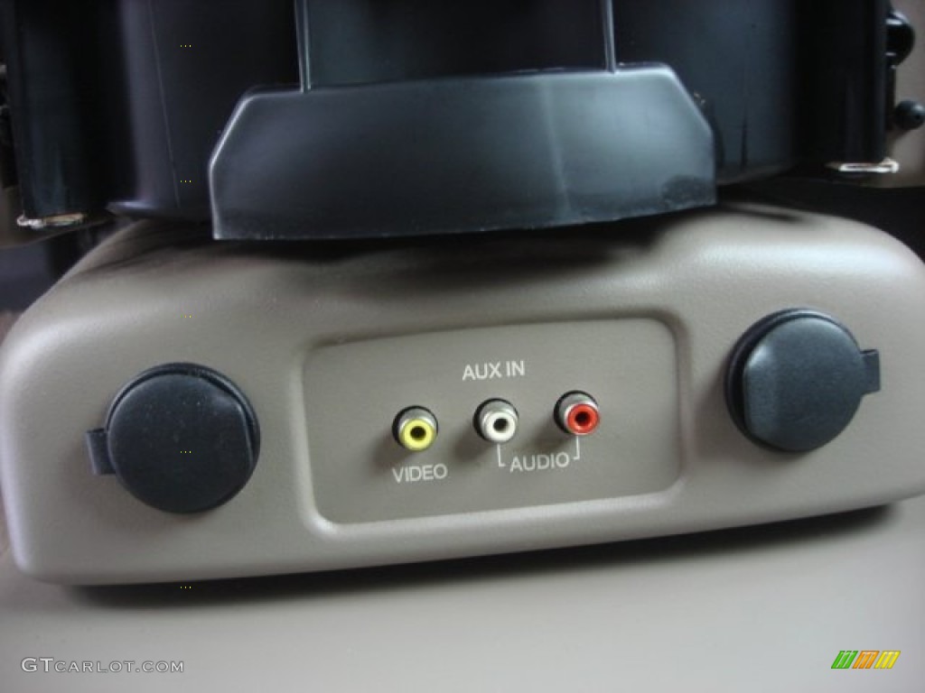2001 Silhouette Premier - Arctic White / Beige photo #26