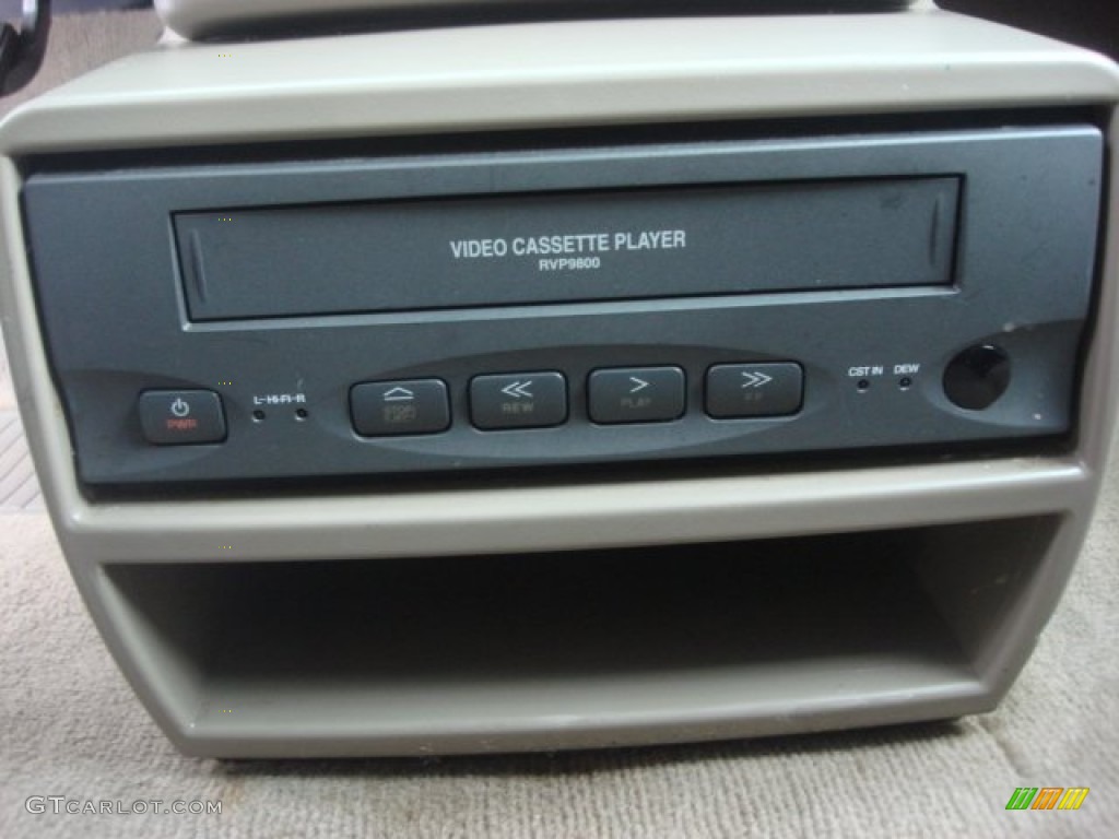 2001 Oldsmobile Silhouette Premier Entertainment System Photos