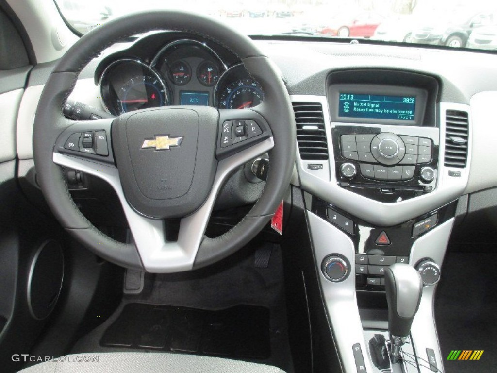 2013 Chevrolet Cruze LT/RS Medium Titanium Dashboard Photo #77907058