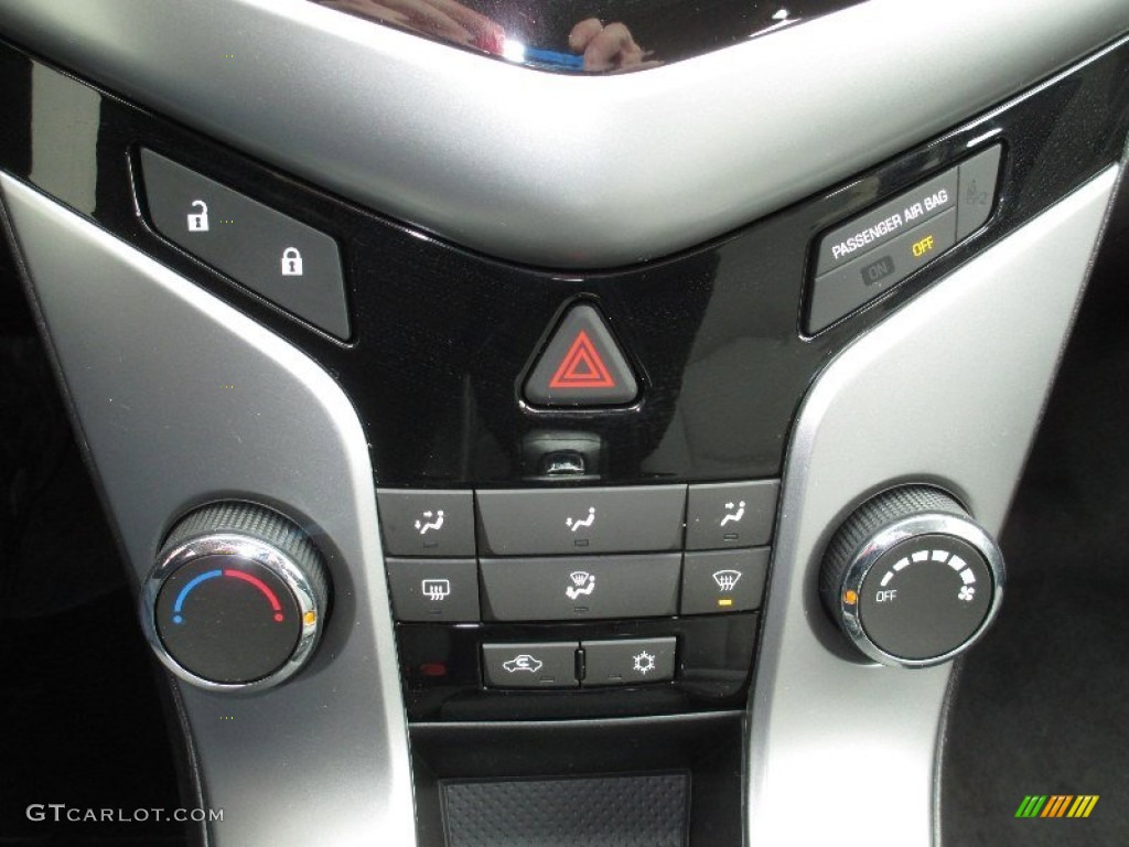 2013 Chevrolet Cruze LT/RS Controls Photo #77907282
