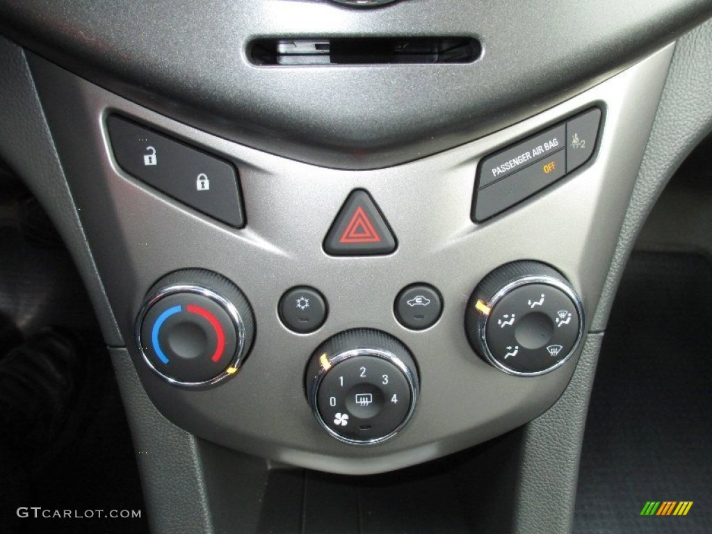 2013 Chevrolet Sonic LT Hatch Controls Photo #77907692