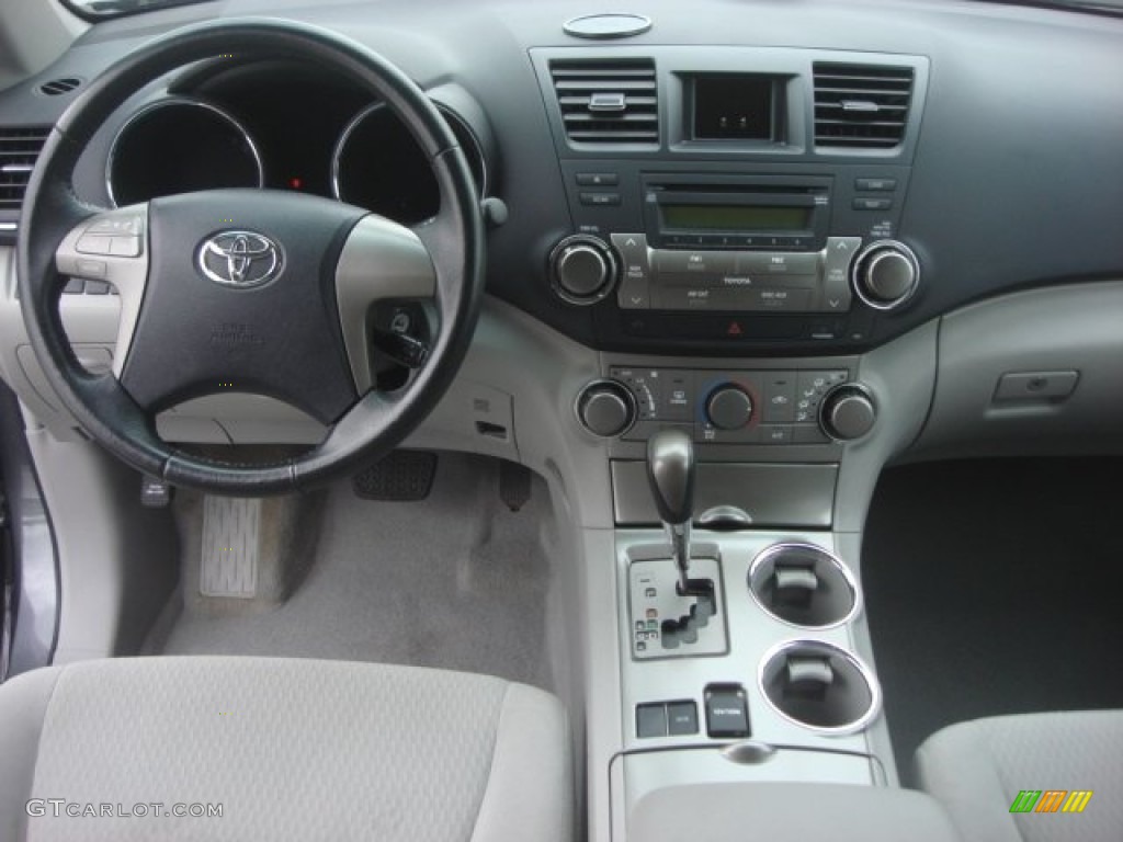 2010 Toyota Highlander V6 Dashboard Photos