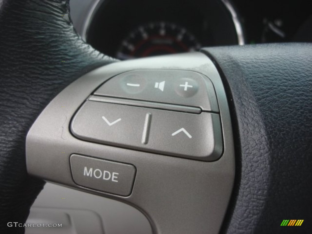 2010 Toyota Highlander V6 Controls Photos