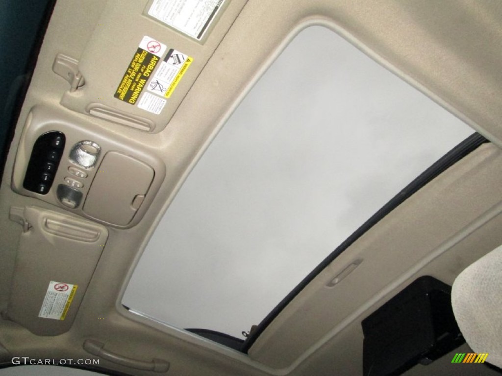 2004 Toyota Sequoia SR5 4x4 Sunroof Photos