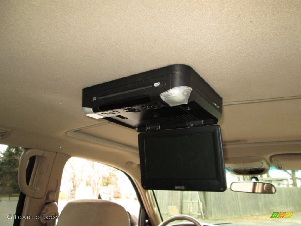 2004 Toyota Sequoia SR5 4x4 Entertainment System Photos