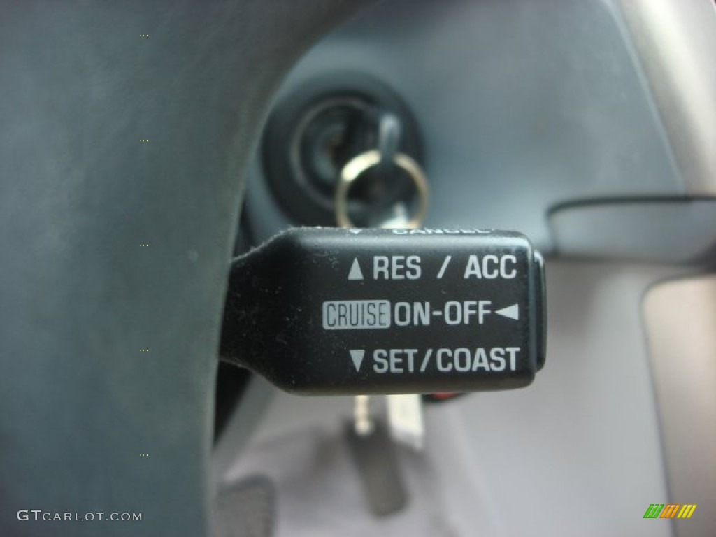 2003 Toyota Sienna XLE Controls Photo #77910481