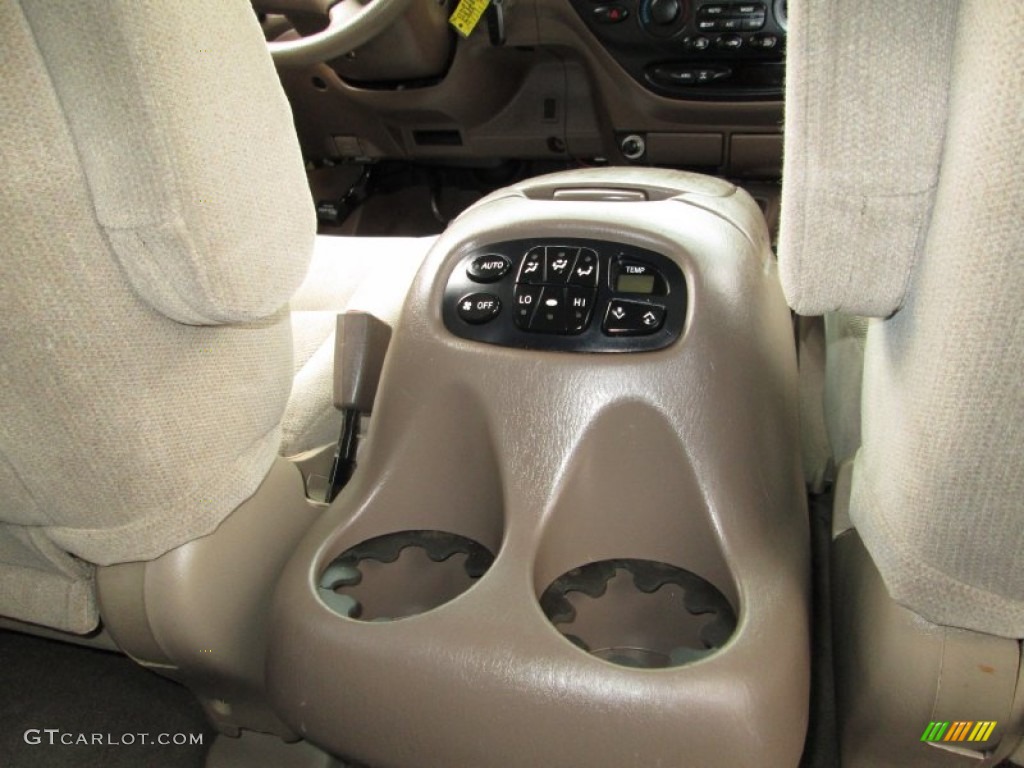 2004 Toyota Sequoia SR5 4x4 Controls Photo #77910490