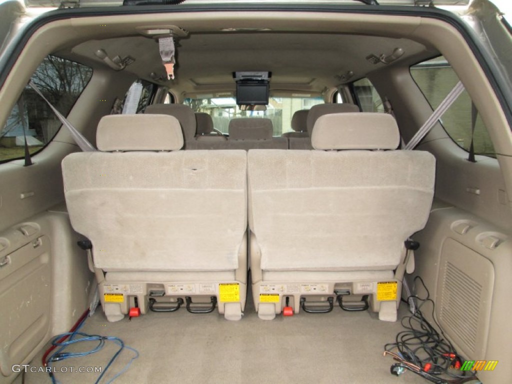 2004 Toyota Sequoia SR5 4x4 Trunk Photo #77910500