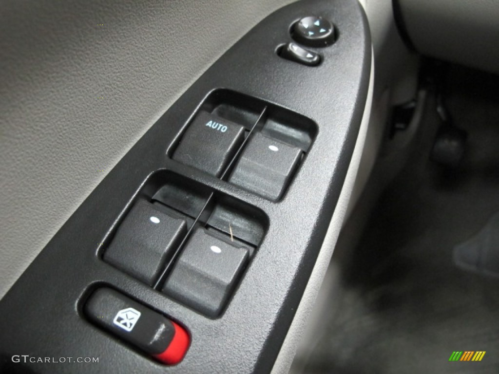2011 Chevrolet Impala LT Controls Photo #77912095