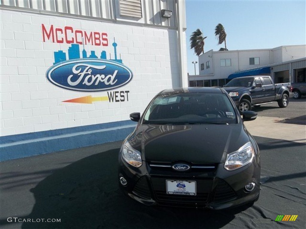 2013 Focus SE Hatchback - Tuxedo Black / Charcoal Black photo #1