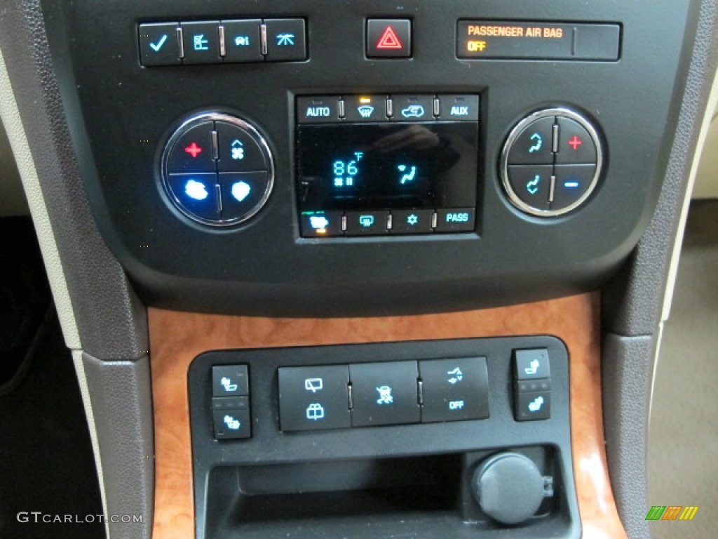 2008 Buick Enclave CXL Controls Photo #77913031