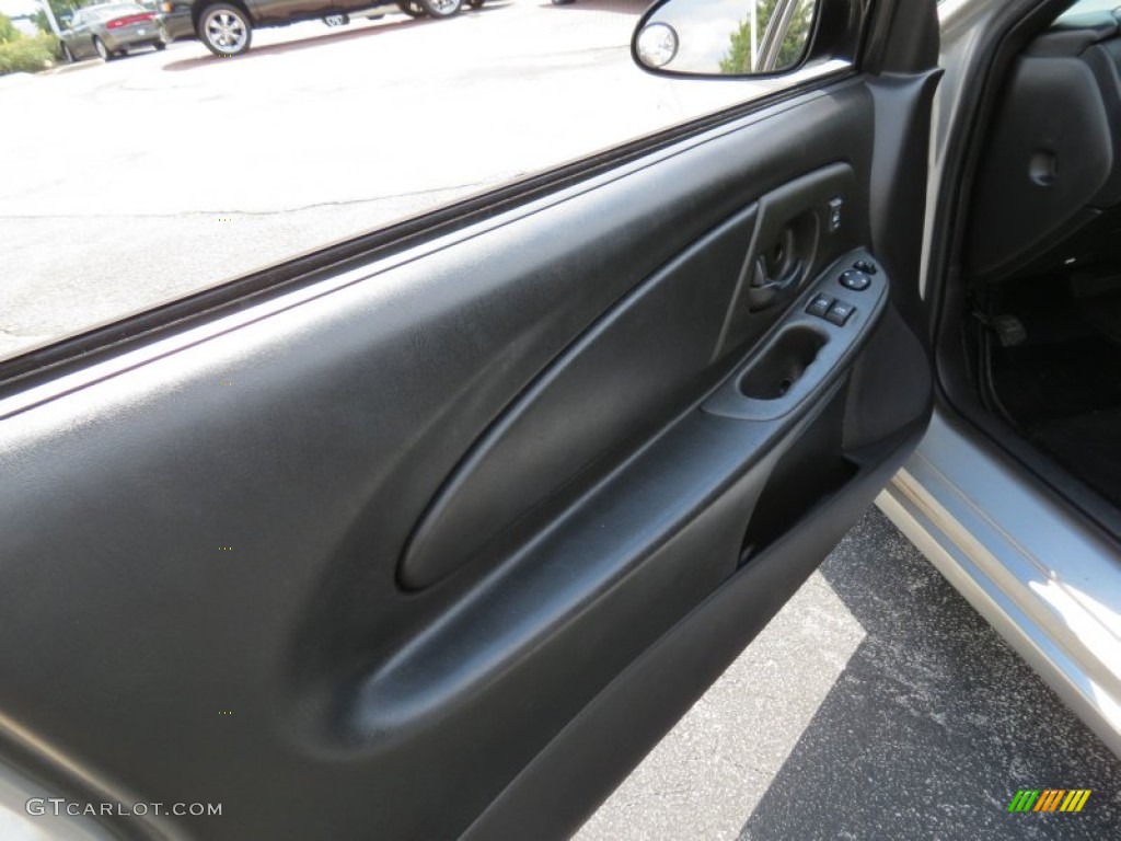 2004 Chevrolet Monte Carlo SS Ebony Black Door Panel Photo #77916730