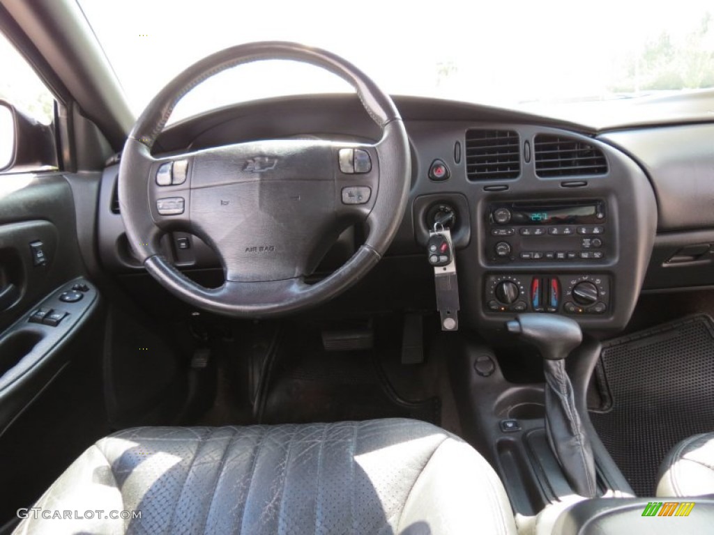 2004 Chevrolet Monte Carlo SS Dashboard Photos