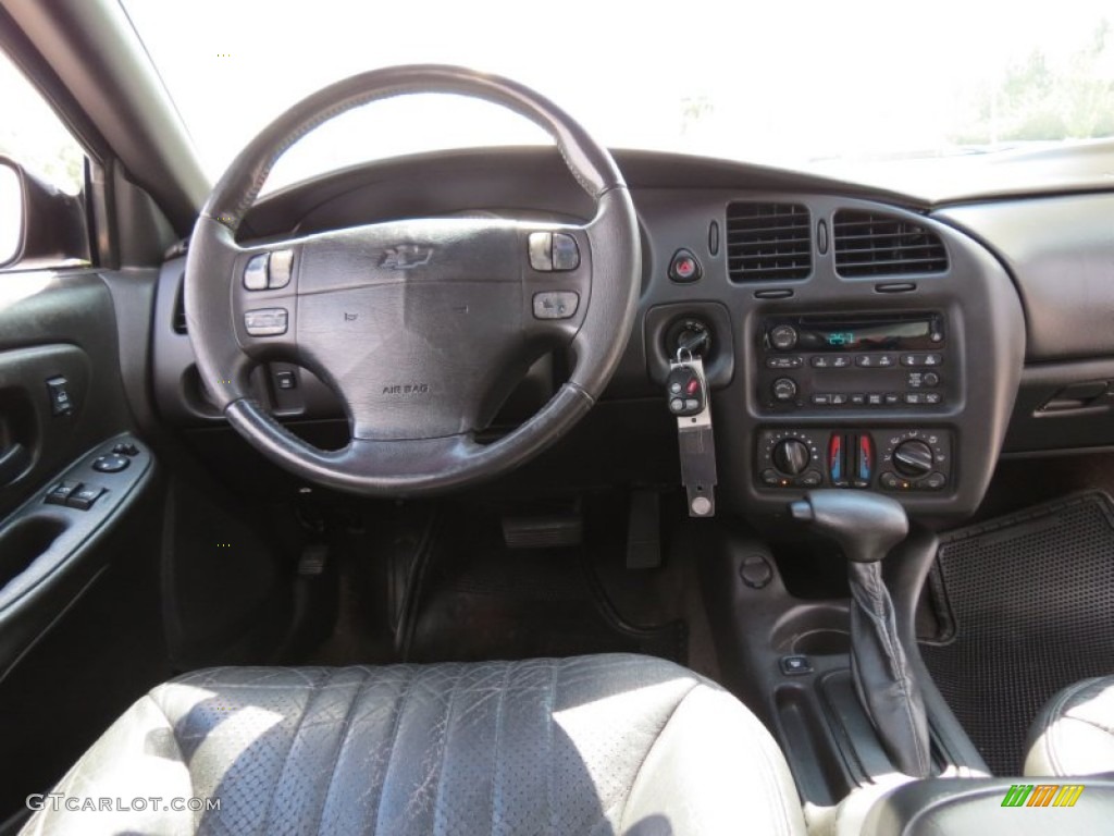 2004 Chevrolet Monte Carlo SS Ebony Black Dashboard Photo #77916784