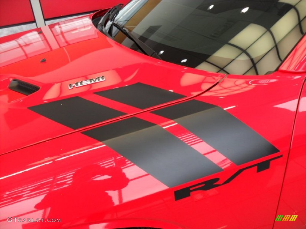 2009 Dodge Challenger R/T Marks and Logos Photos