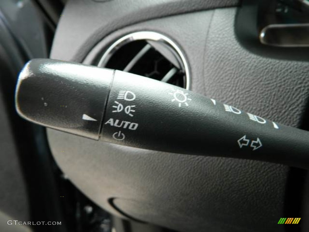 2011 Chevrolet HHR LT Controls Photo #77922793