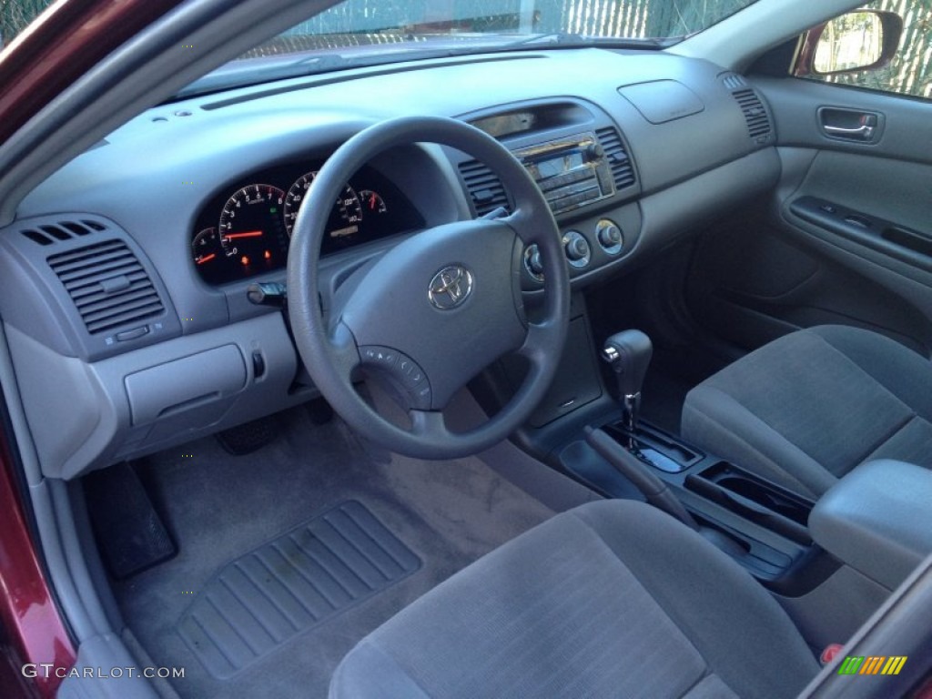 Gray Interior 2005 Toyota Camry LE Photo #77926099