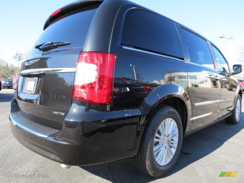 2013 Town & Country Limited - Brilliant Black Crystal Pearl / Dark Frost Beige/Medium Frost Beige photo #3