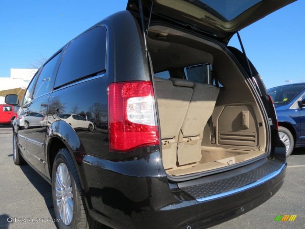 2013 Town & Country Limited - Brilliant Black Crystal Pearl / Dark Frost Beige/Medium Frost Beige photo #9