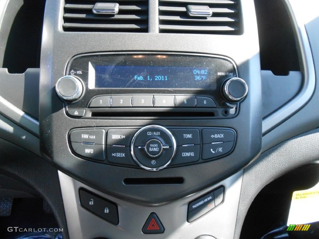 2013 Chevrolet Sonic LT Sedan Controls Photo #77928201