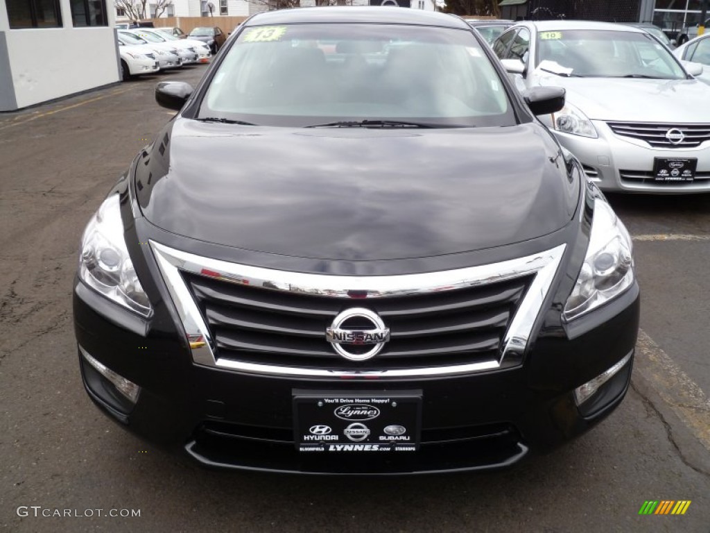 2013 Altima 2.5 S - Super Black / Charcoal photo #2
