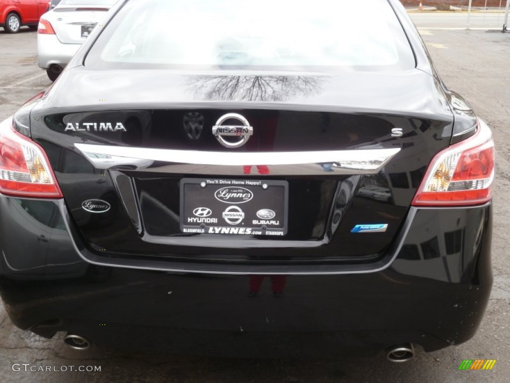 2013 Altima 2.5 S - Super Black / Charcoal photo #7