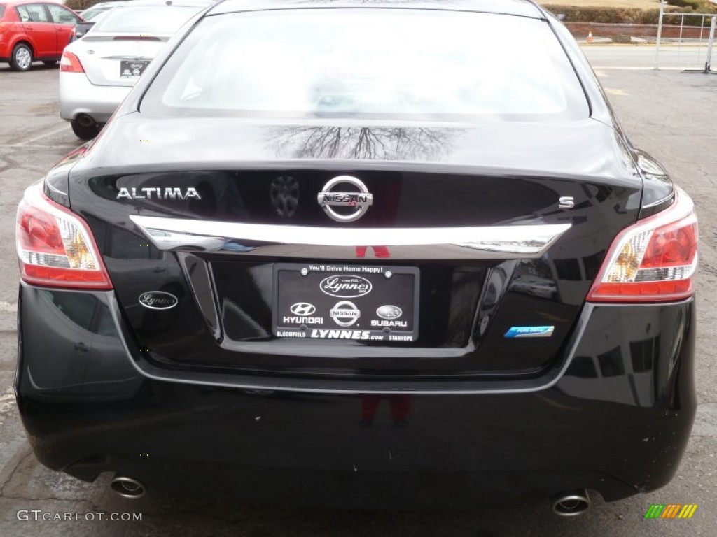 2013 Altima 2.5 S - Super Black / Charcoal photo #8