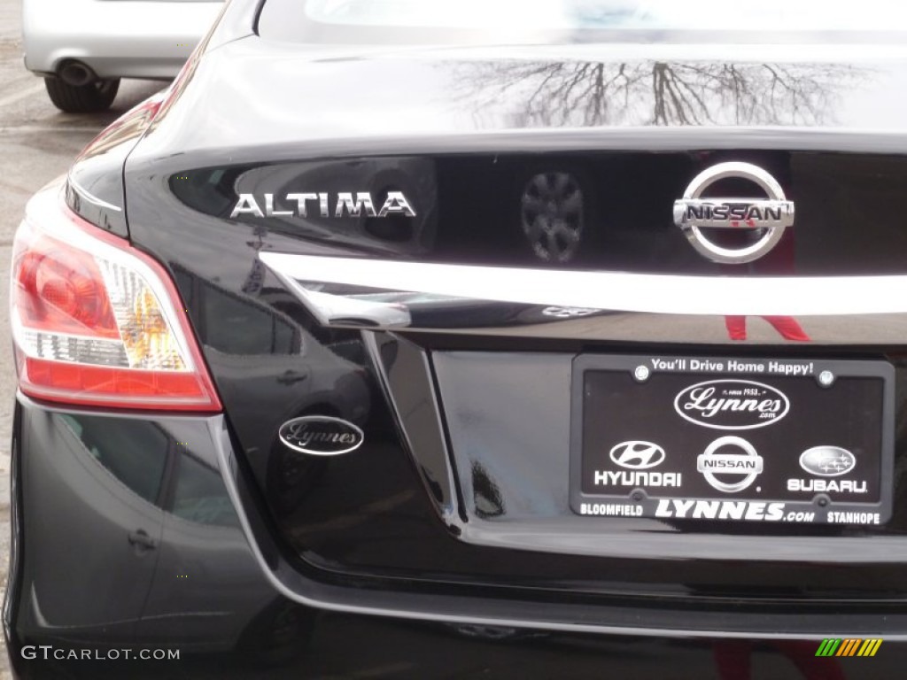 2013 Altima 2.5 S - Super Black / Charcoal photo #9