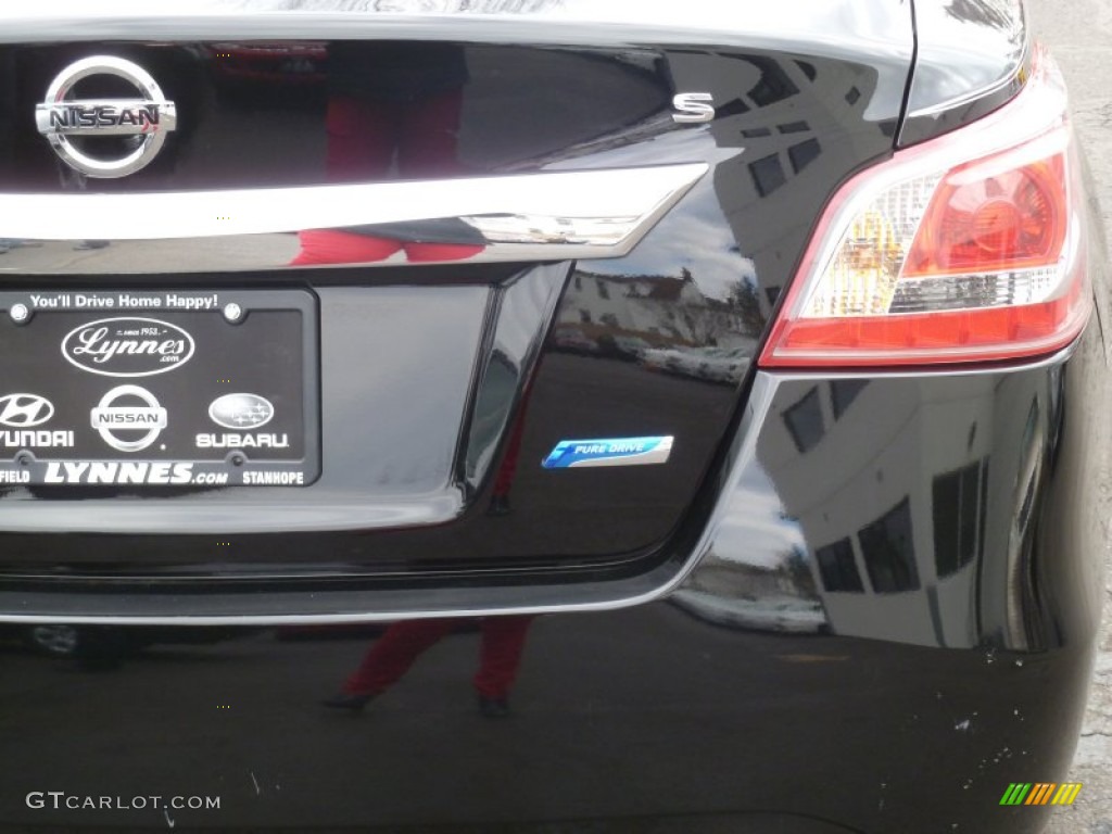 2013 Altima 2.5 S - Super Black / Charcoal photo #10