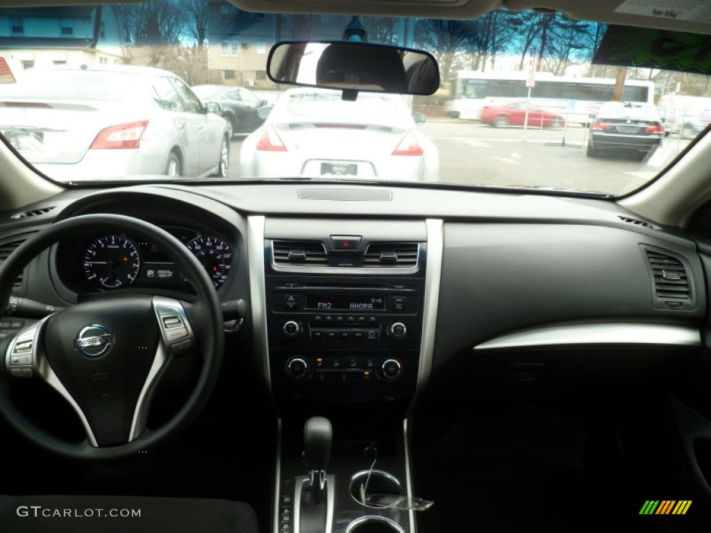 2013 Altima 2.5 S - Super Black / Charcoal photo #15