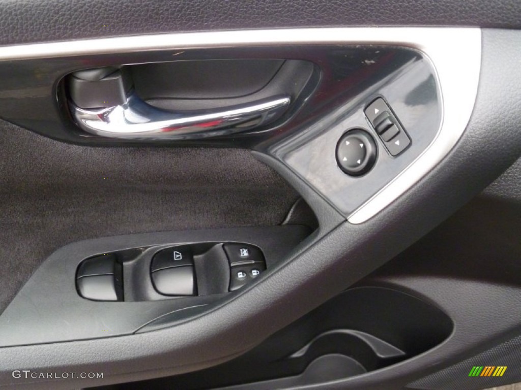 2013 Altima 2.5 S - Super Black / Charcoal photo #17