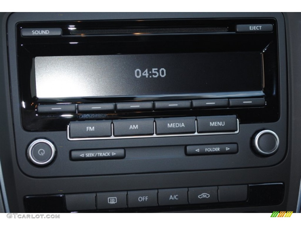 2013 Volkswagen Passat 2.5L S Audio System Photo #77936313