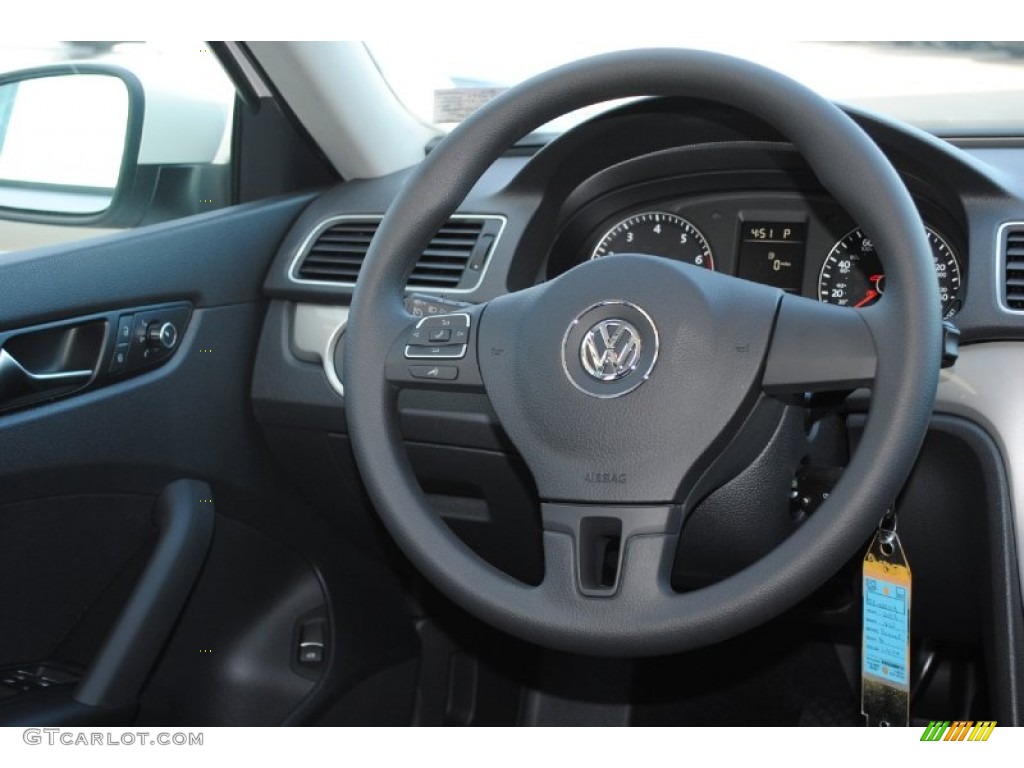 2013 Volkswagen Passat 2.5L S Titan Black Steering Wheel Photo #77936463