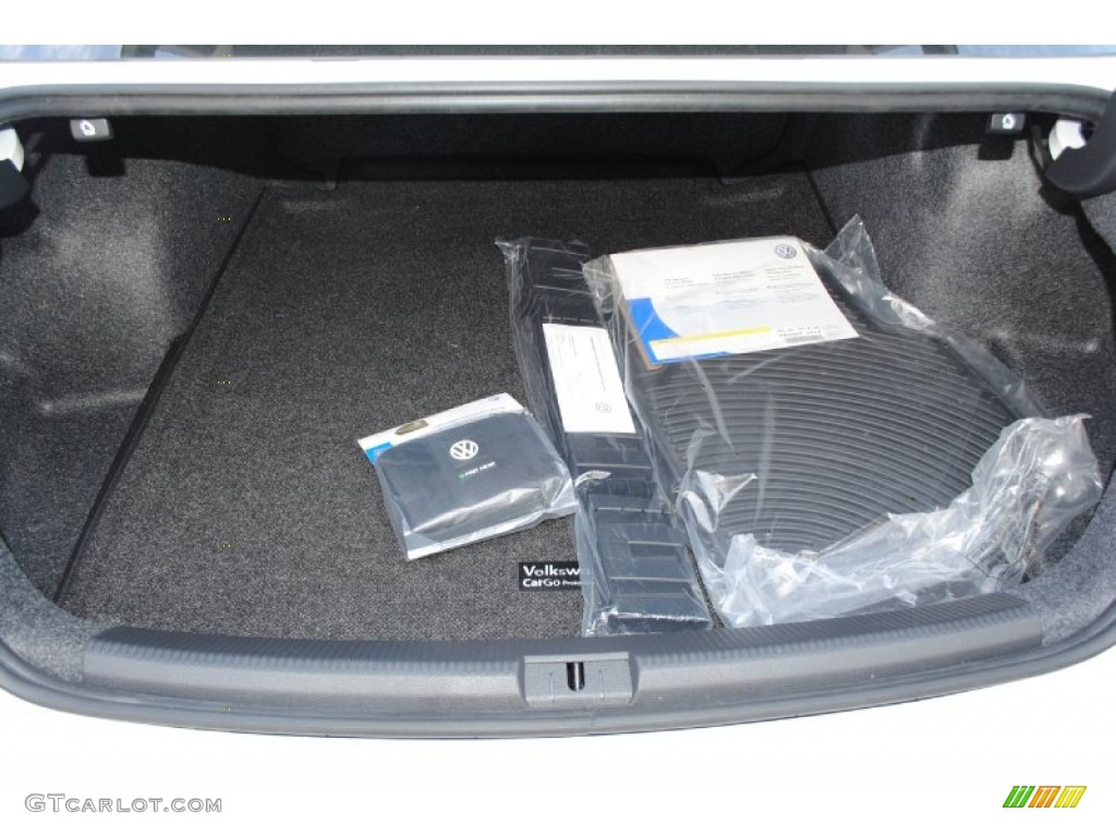 2013 Volkswagen Passat 2.5L S Trunk Photo #77936518