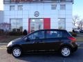 Super Black - Versa 1.8 S Hatchback Photo No. 2